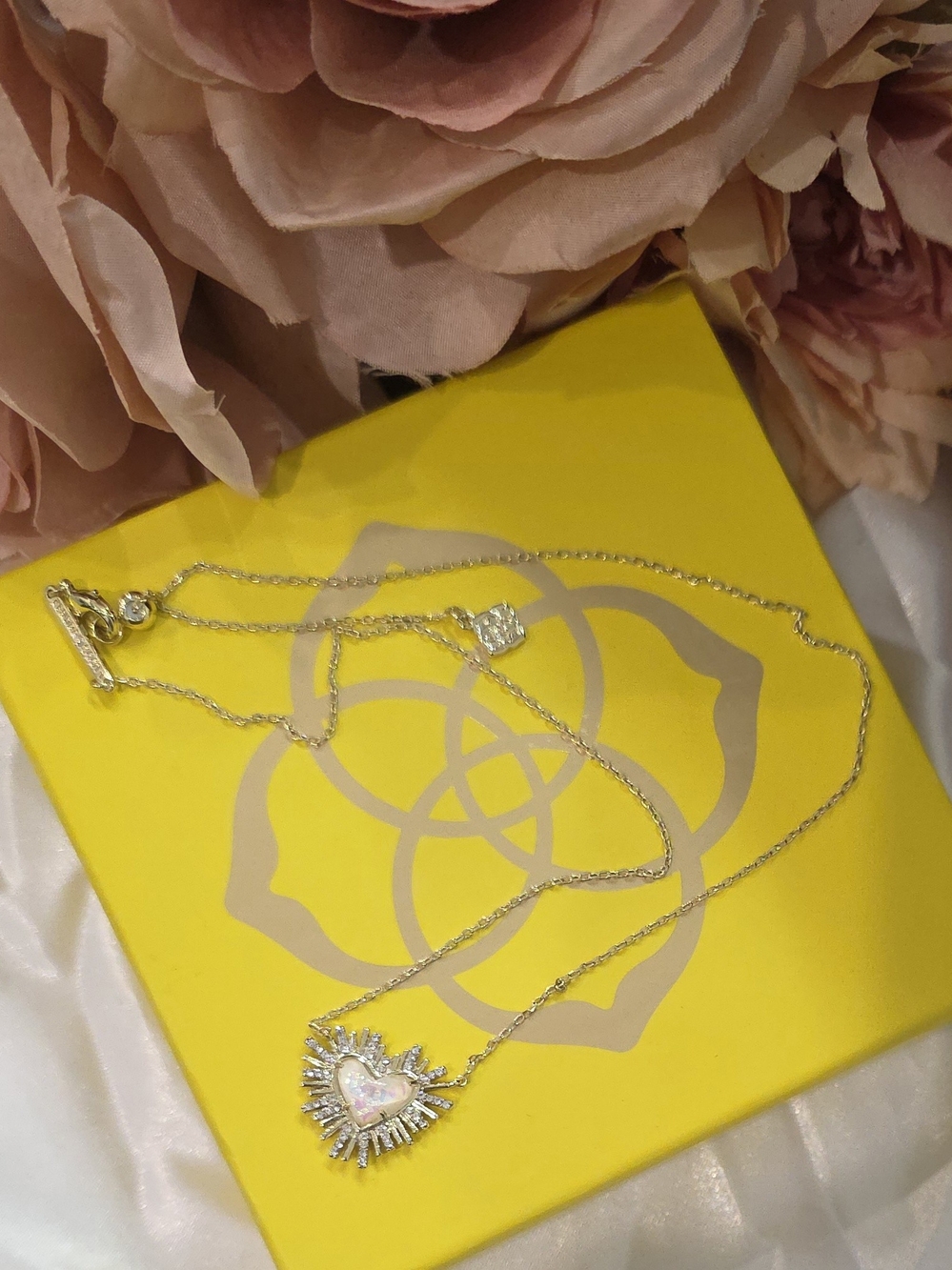 Kendra Scott x Dolly Parton Sunburst Heart Necklace with Iridescent Center